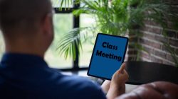 5_Aplikasi_HP_TerbaiK_untuk_Membuat_Poster_Class_Meeting