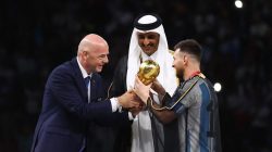 messi-gunakan-bisht-saat-angkat-trofi-4_169