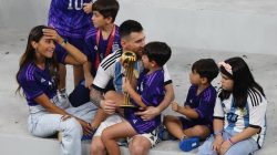 messi-rayakan-kemenangan-bersama-istri-dan-anak-3_169