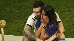 messi-rayakan-kemenangan-bersama-istri-dan-anak-5_169