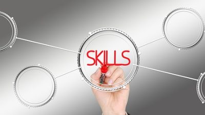 Dengan kemajuan teknologi saat ini media apa yang digunakan untuk mengasah keterampilan abad 21 Simak Artikel dibawah ini