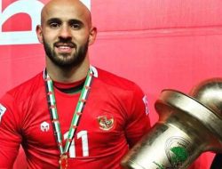Untuk Rakyat Indonesia, Bintang Timnas Palestina Angkat Trofi Pakai Jersey Indonesia