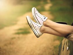 10 Cara Menghilangkan Bau Sepatu yang Tidak Sedap