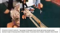 Viralkan! Tiga Pelajar di Bener Meriah Dikeroyok dalam Masjid, Korban Dipukuli Hingga Tendang Kepala 6 Tiga Pelajar di Bener Meriah Dikeroyok dalam Masjid, Korban Dipukuli Hingga Tendang Kepala